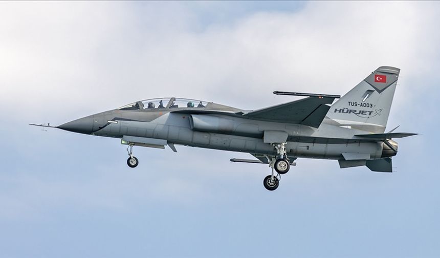 HÜRJET 3 koldan hedefe ilerliyor