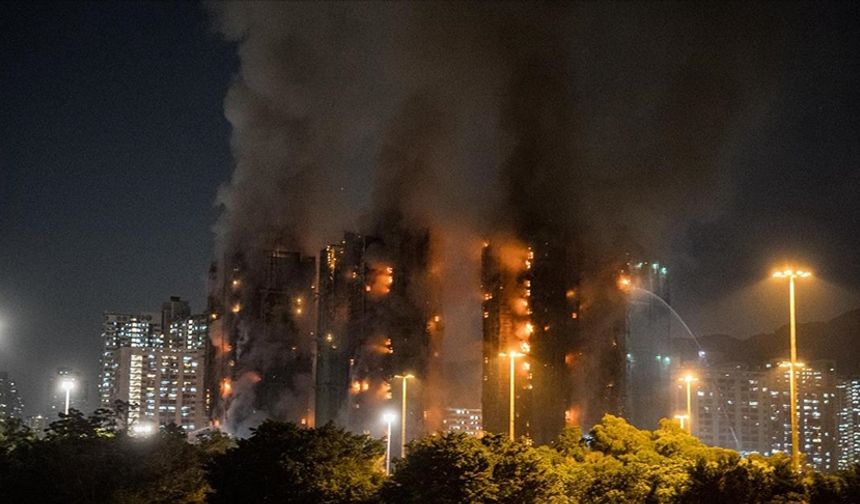 Hong Kong'da bir sitede çıkan yangında 13 kişi öldü, 15 kişi yaralandı
