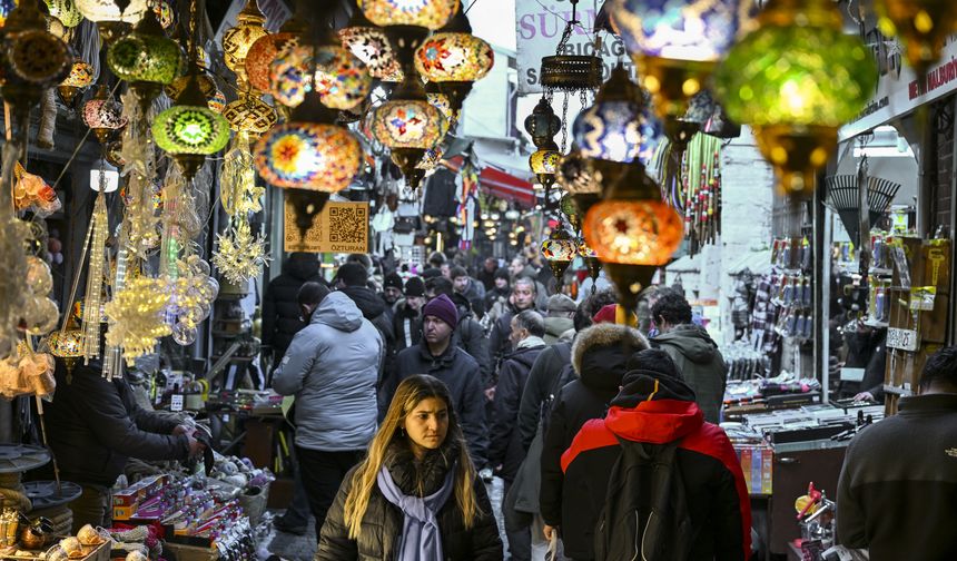 İstanbul'da yılbaşı öncesi alışveriş hareketliliği yaşanıyor