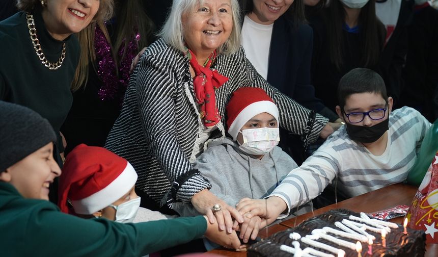 İzmir'de kanser tedavisi gören çocuklar için yeni yıl etkinliği düzenlendi